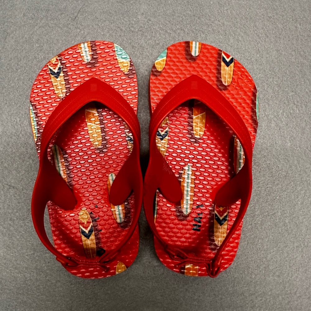 Old navy size 6 girls toddler flip flops red
